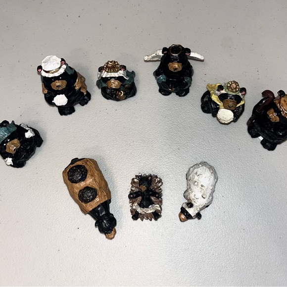 Black Bear Nativity Set - 8 Piece Figurine Collection - Picture 2 of 3